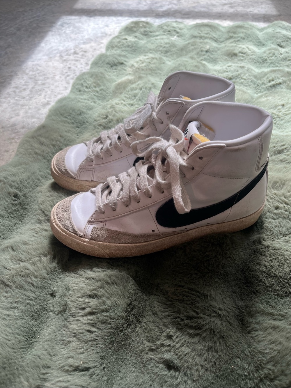 Nike Women’s High-Top Sneakers in White with Black Swoosh Size 7